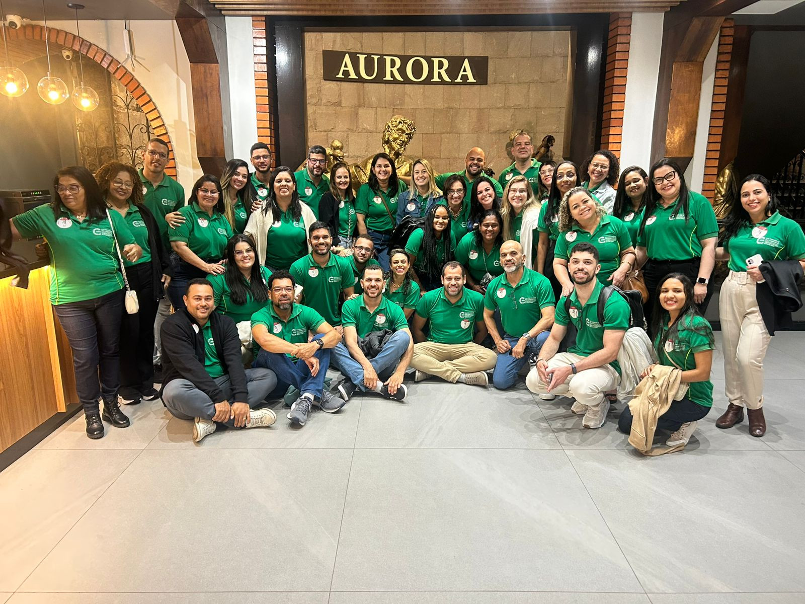 Comitiva do Sistema Ocese na Cooperativa Vinícola Aurora.