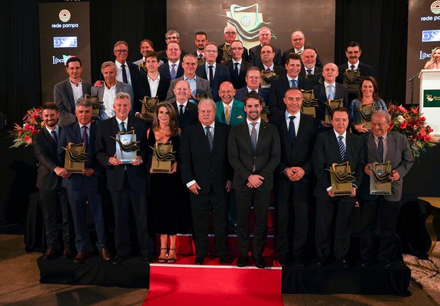 Expodireto Cotrijal premiou destaques em noite de festa