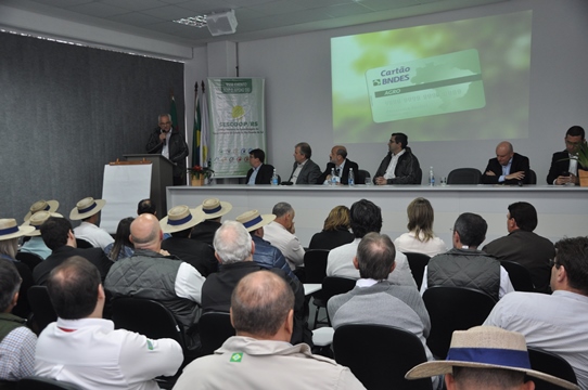 Lançamento do Cartão BNDES Agro reúne associados de cooperativas