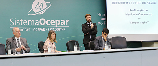 Seminário reúne advogados para debater o direito cooperativo na Região Sul