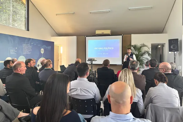 Fenasoja conecta jovens e lideranças ao cooperativismo